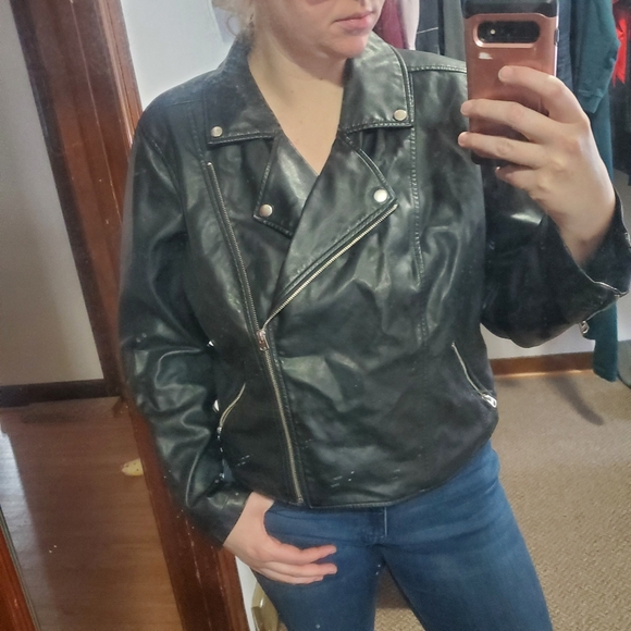 Fake leather jacket - Picture 2 of 4